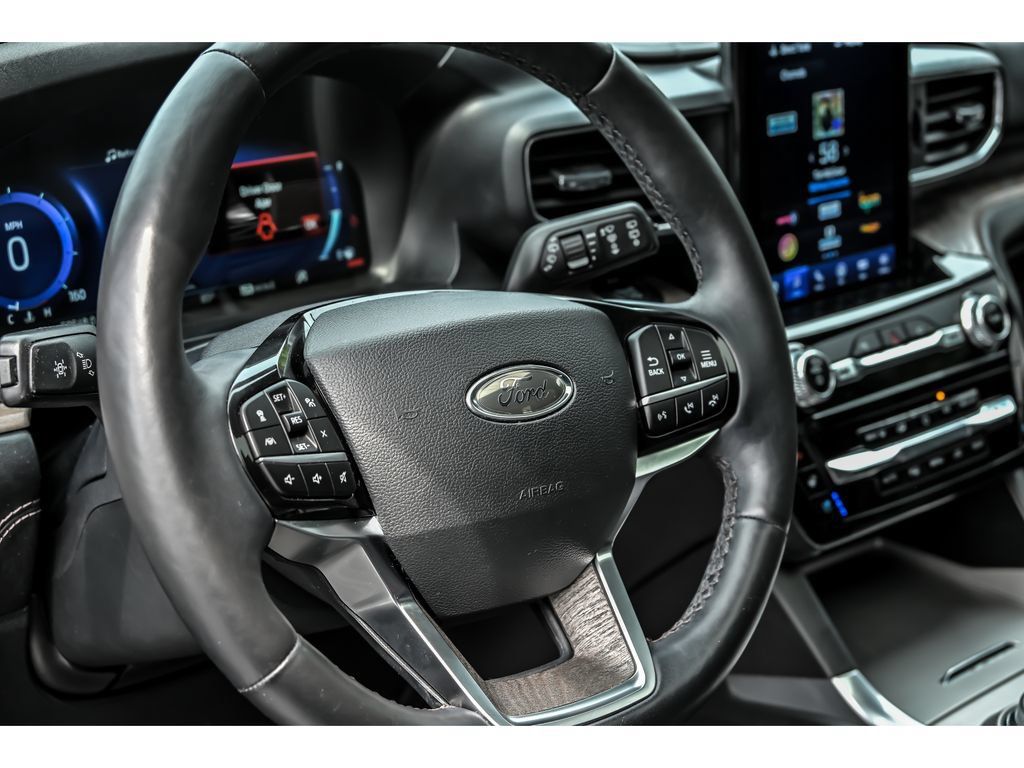 Used 2022 Ford Explorer Platinum w/ Equipment Group 601A AWD/4WD image 16