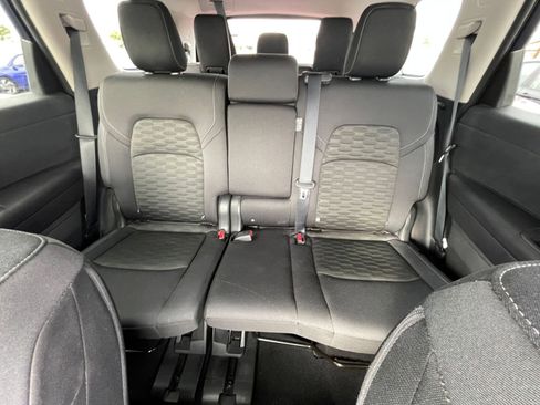 Used 2025 Nissan Pathfinder SV image 40