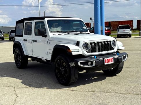 Used 2024 Jeep Wrangler Unlimited Sahara image 5