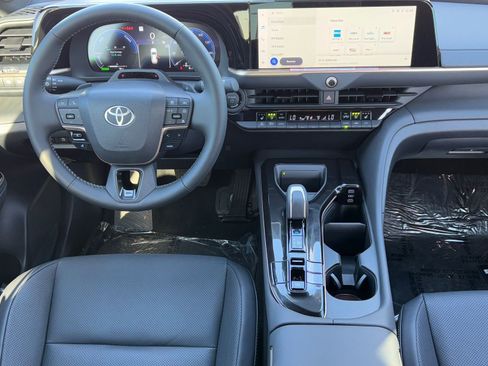 Used 2026 Toyota Crown Signia w/ Advanced Technology Package image 15