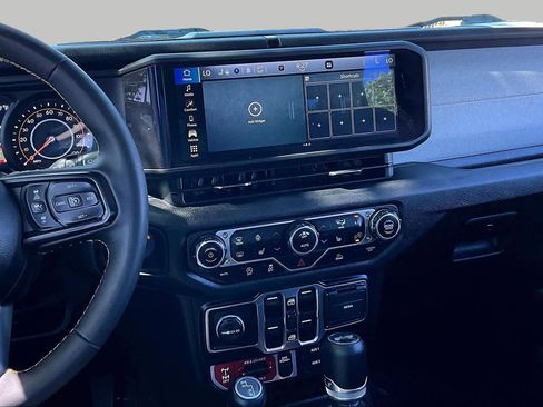 Used 2024 Jeep Wrangler Unlimited Sport AWD/4WD image 7