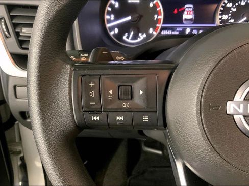 Used 2024 Nissan Rogue S AWD/4WD image 18