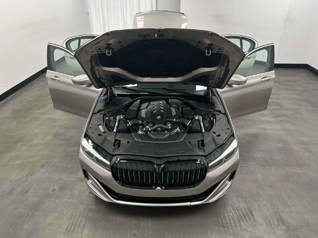 Used 2021 BMW 750i xDrive AWD/4WD image 13