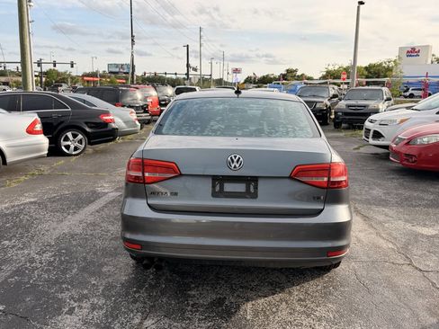 Used 2015 Volkswagen Jetta SE FWD image 5
