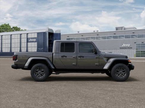 New 2026 Jeep Gladiator Sport AWD/4WD image 12