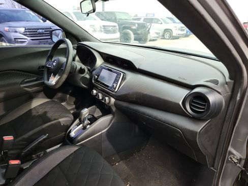 Used 2020 Nissan Kicks S image 17