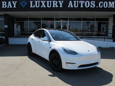 Used 2021 Tesla Model Y Long Range AWD/4WD image 2