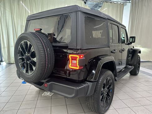 Used 2023 Jeep Wrangler Unlimited Sahara w/ Cold Weather Group AWD/4WD image 5