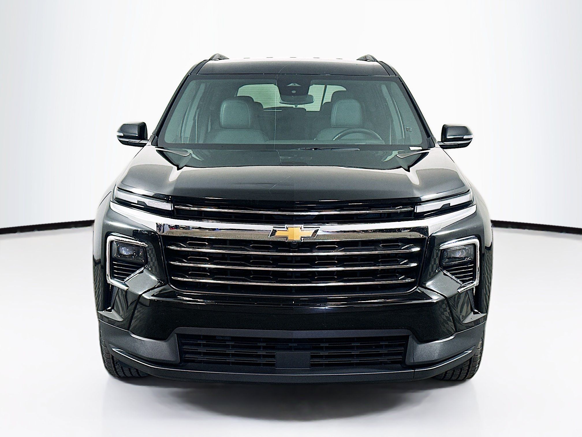 Used 2025 Chevrolet Traverse LT AWD/4WD image 2