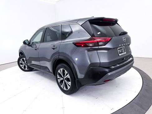 Used 2022 Nissan Rogue SV w/ SV Premium Package image 2