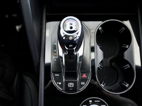 Used 2022 Bentley Bentayga image 50