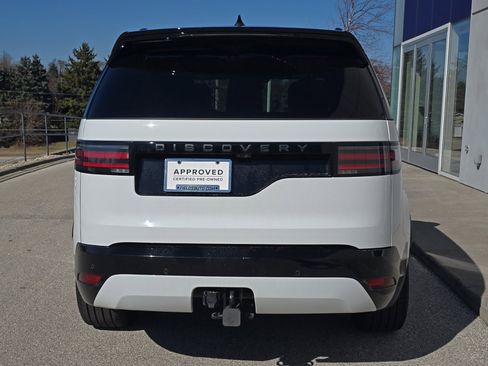 Certified 2024 Land Rover Discovery Dynamic SE image 4