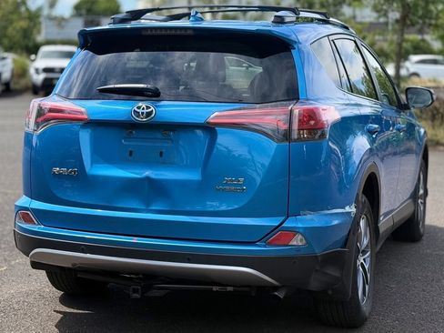 Used 2018 Toyota RAV4 XLE w/ Convenience Package AWD/4WD image 5