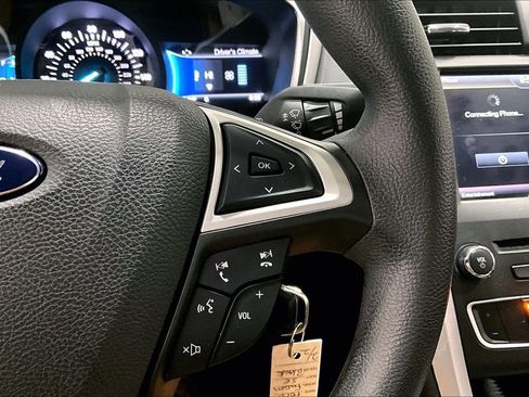 Used 2016 Ford Fusion SE image 12