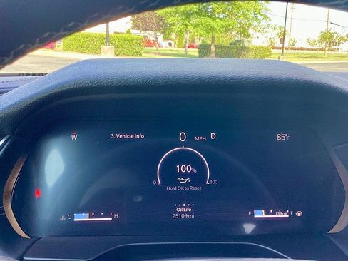 Used 2025 Jeep Grand Cherokee Laredo w/ Luxury Tech Group I AWD/4WD image 8
