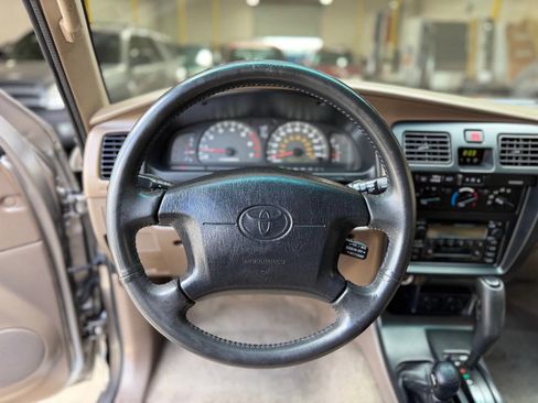 Used 2002 Toyota 4Runner SR5 image 18