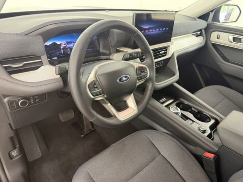 Used 2025 Ford Explorer Active AWD/4WD image 17