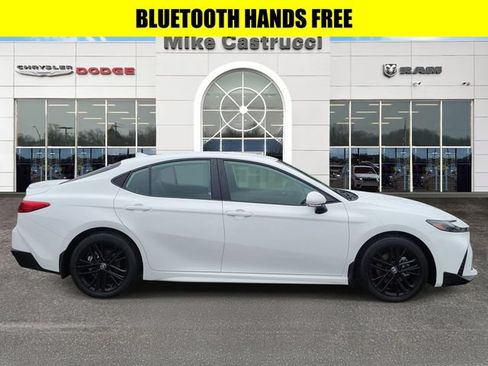 Used 2026 Toyota Camry SE FWD image 3