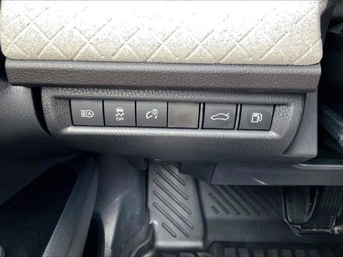Used 2026 Toyota Camry XLE AWD/4WD image 38