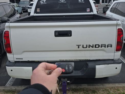 Used 2014 Toyota Tundra Platinum image 3