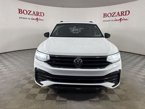 Used 2022 Volkswagen Tiguan SE R-Line image 2