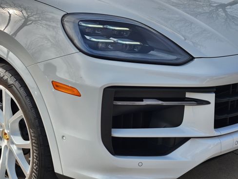 Used 2024 Porsche Cayenne image 5