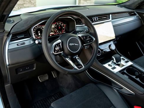 New 2026 Jaguar F-PACE SVR image 16