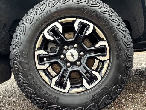 Used 2024 Chevrolet Silverado 1500 ZR2 w/ Technology Package image 30