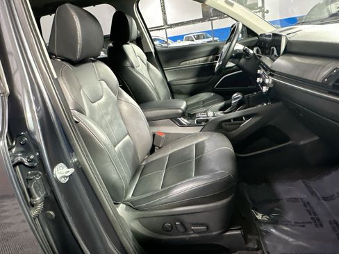 Used 2023 Kia Telluride EX w/ EX Captain's Chair Package image 37