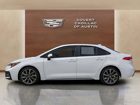 Used 2021 Toyota Corolla SE FWD image 2