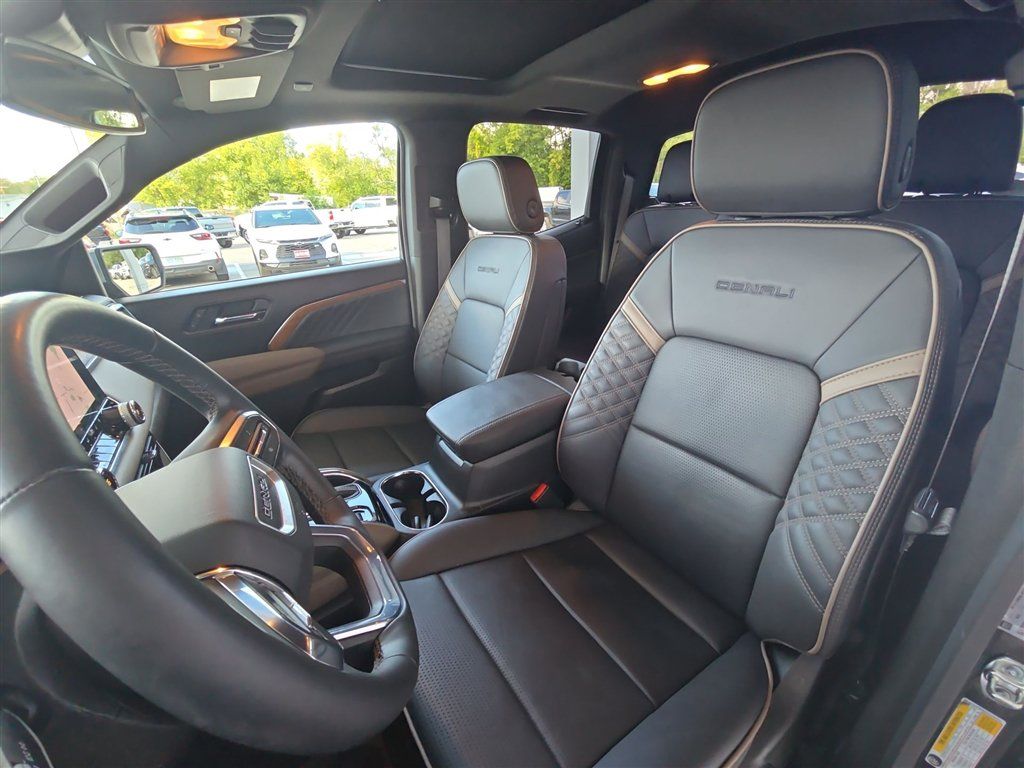 Used 2025 GMC Canyon Denali AWD/4WD image 20