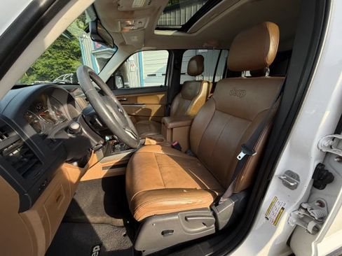 Used 2012 Jeep Liberty Limited AWD/4WD image 9