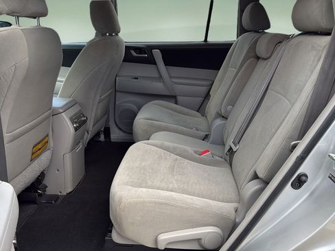 Used 2013 Toyota Highlander Plus AWD/4WD image 14