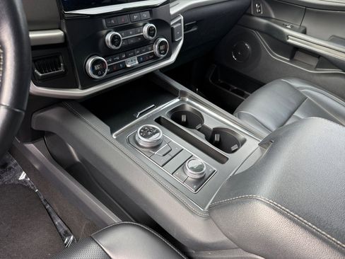 Used 2024 Ford Expedition XLT image 13