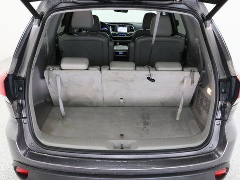 Used 2018 Toyota Highlander XLE FWD image 36