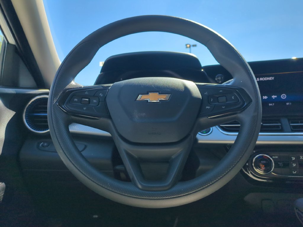 Used 2026 Chevrolet Trax LT FWD image 19