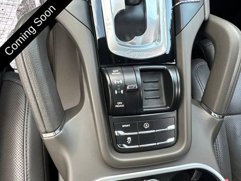 Used 2017 Porsche Cayenne Platinum Edition AWD/4WD image 45