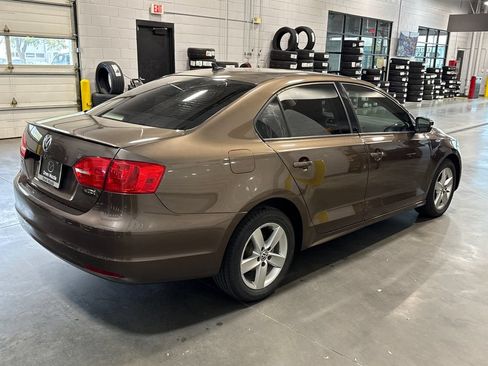 Used 2012 Volkswagen Jetta TDI FWD image 4
