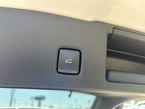 Certified 2025 Ford Escape SE FWD image 17