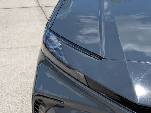 Used 2025 Toyota Camry SE FWD image 9