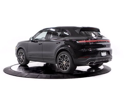 Certified 2026 Porsche Cayenne AWD/4WD image 3