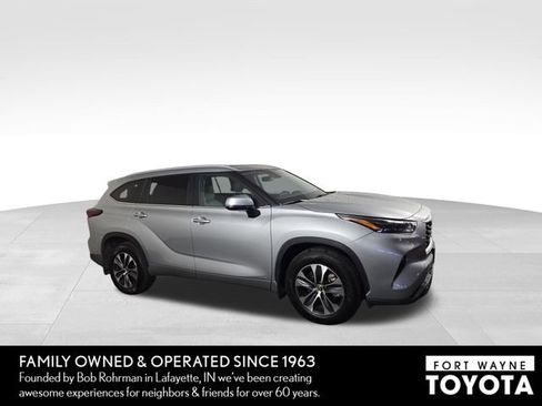 Used 2024 Toyota Highlander XLE AWD/4WD image 5