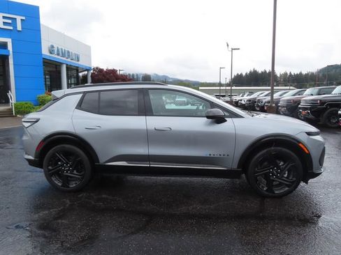 Used 2025 Chevrolet Equinox EV RS w/ Convenience Package II AWD/4WD image 9