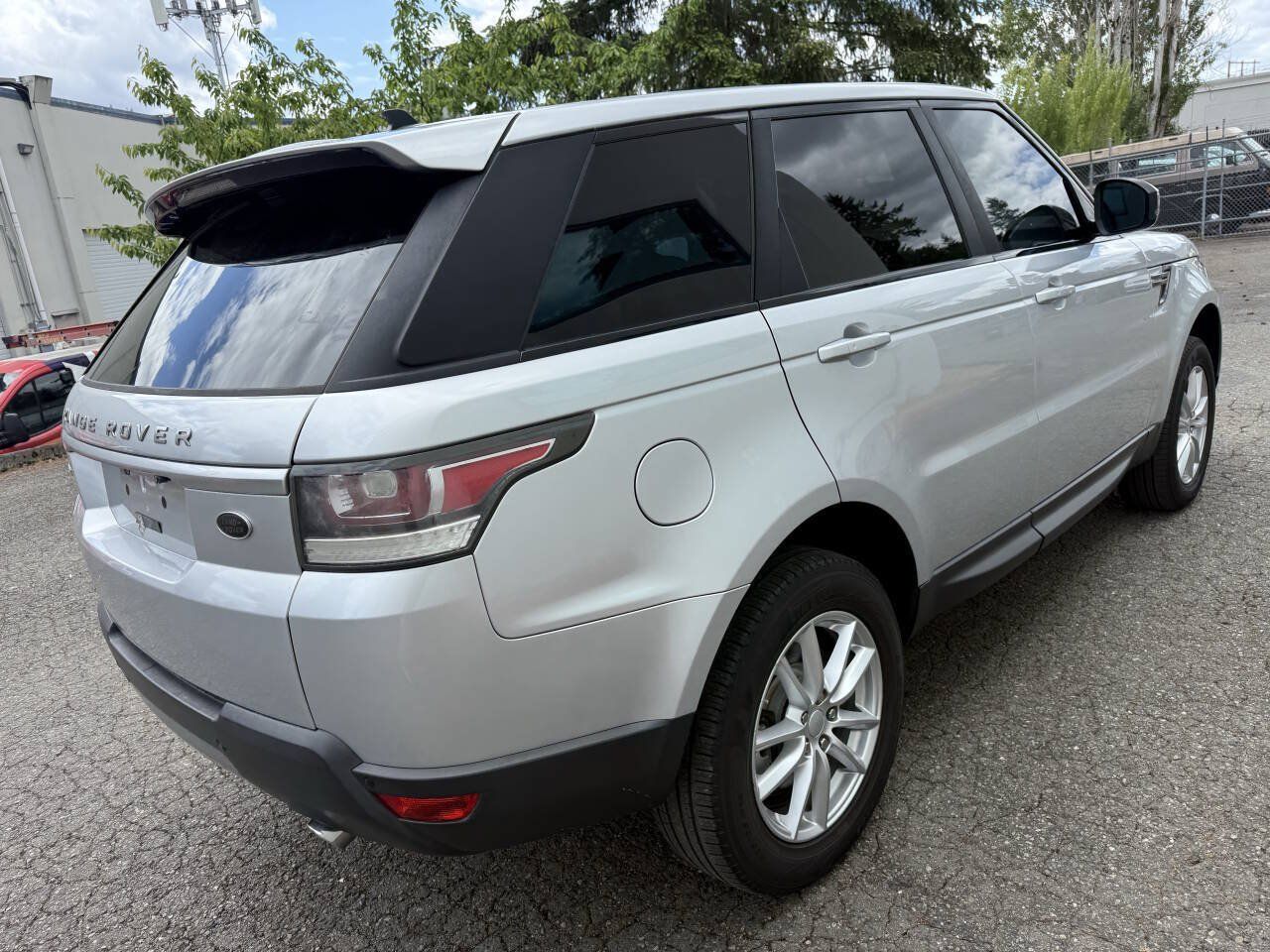 Used 2016 Land Rover Range Rover Sport SE AWD/4WD image 7