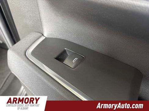 Used 2025 GMC Sierra 1500 SLT image 29