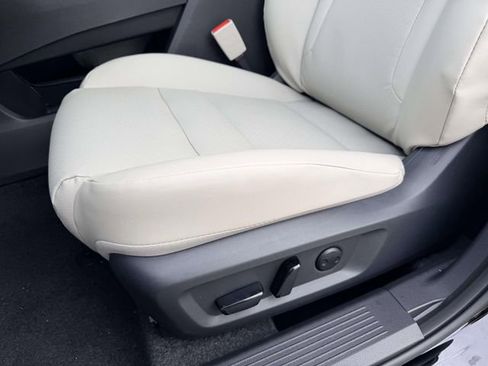 New 2026 Nissan Rogue SV w/ SV Premium Package AWD/4WD image 15