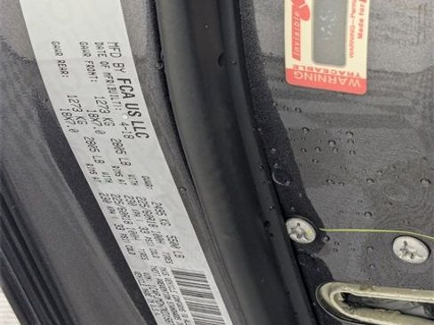 Used 2019 Jeep Cherokee Limited w/ Technology Group image 38