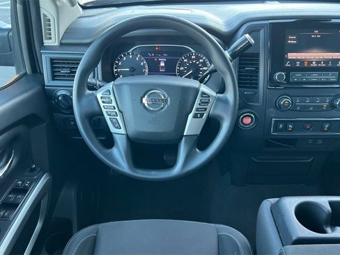 Used 2022 Nissan Titan SV image 17
