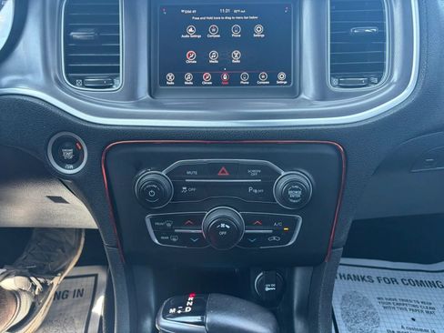 Used 2019 Dodge Charger SXT RWD image 15