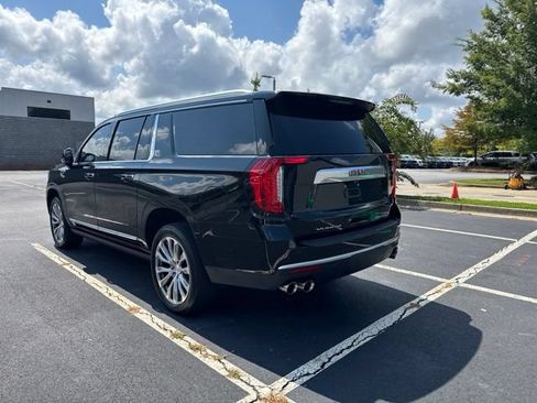 Used 2021 GMC Yukon XL Denali w/ Denali Premium Package AWD/4WD image 3